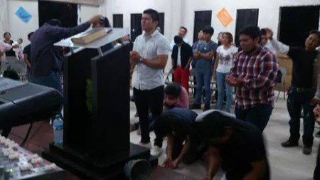 Jóvenes que aceptaron el reto de levantar el ministerio juvenil en sus iglesias REJ